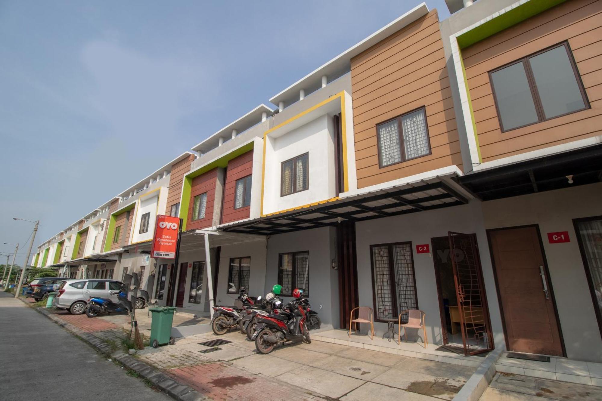 Oyo 3253 Sofia Residence Telukjambe Εξωτερικό φωτογραφία