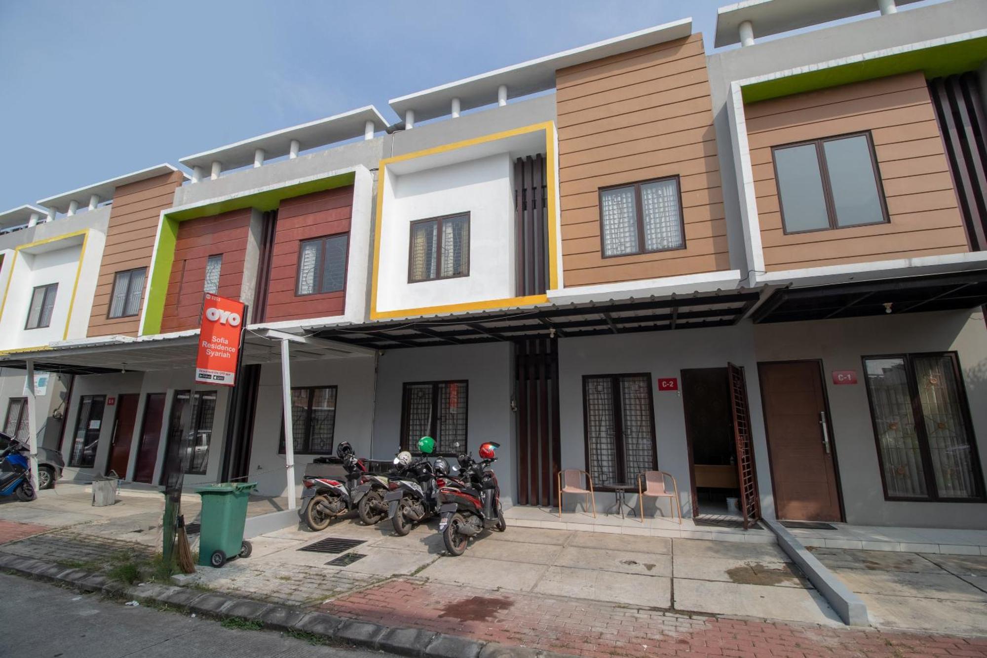 Oyo 3253 Sofia Residence Telukjambe Εξωτερικό φωτογραφία
