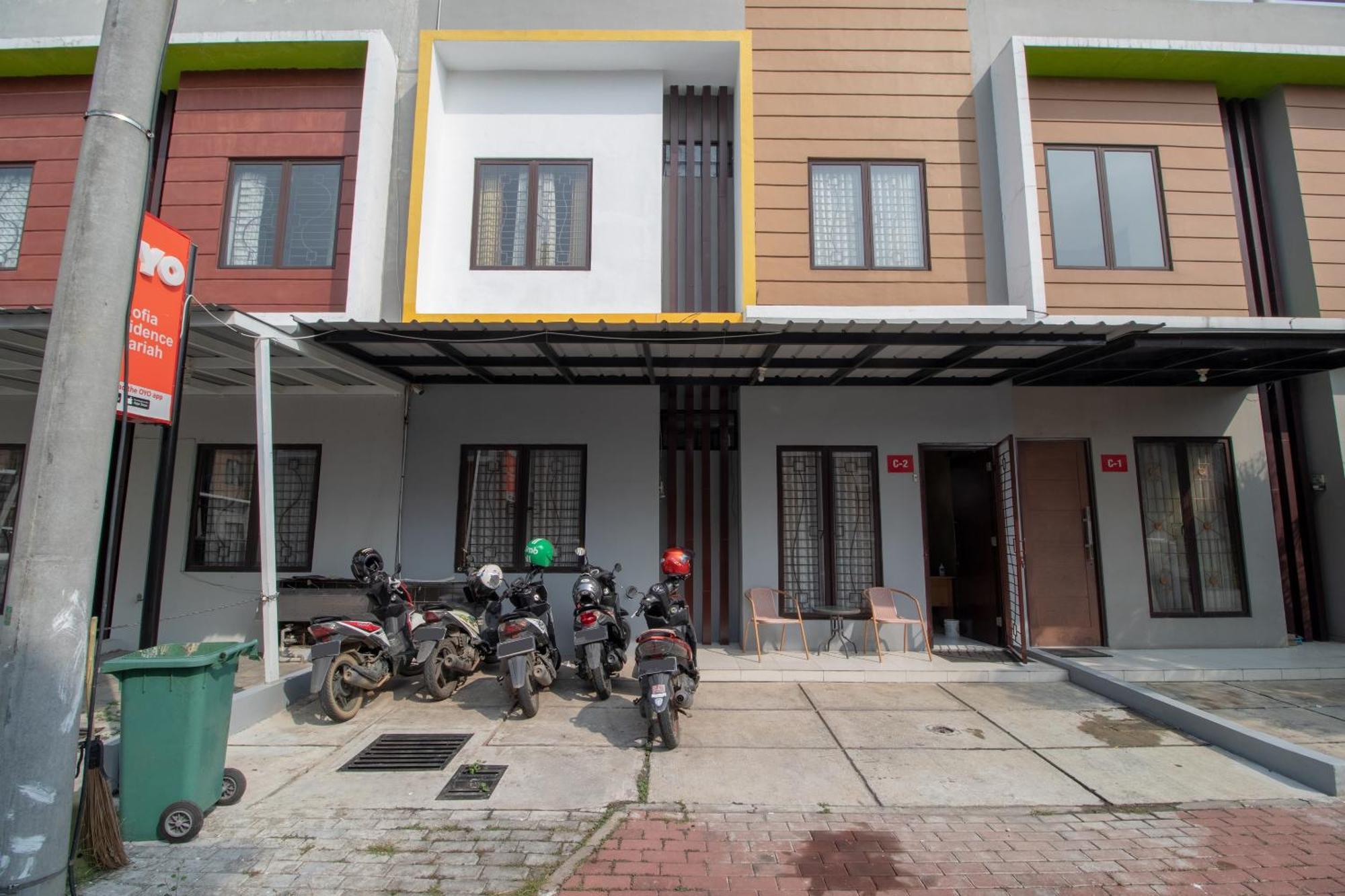 Oyo 3253 Sofia Residence Telukjambe Εξωτερικό φωτογραφία